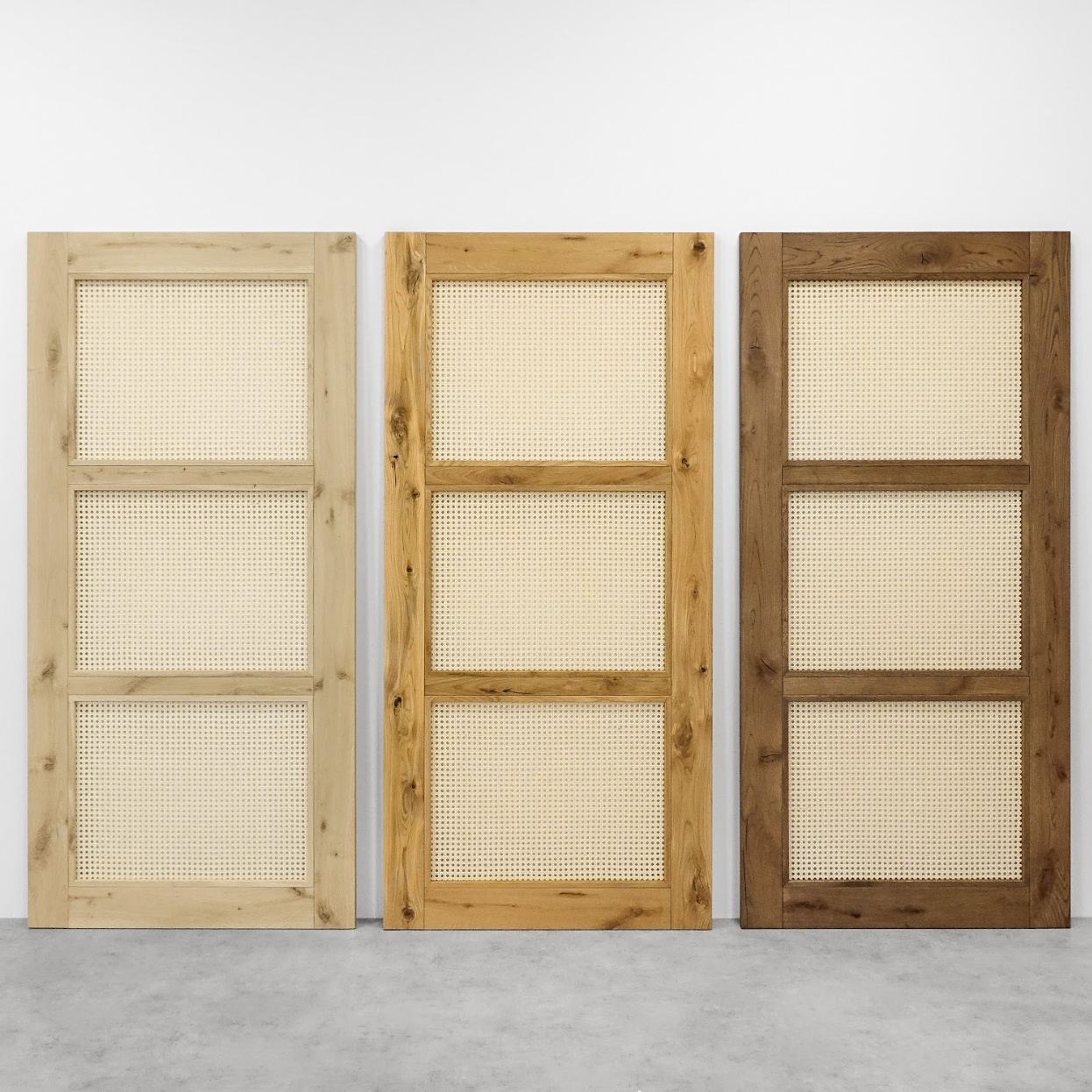 Porte coulissante sur rail en chêne et rotin La fabrique du meuble