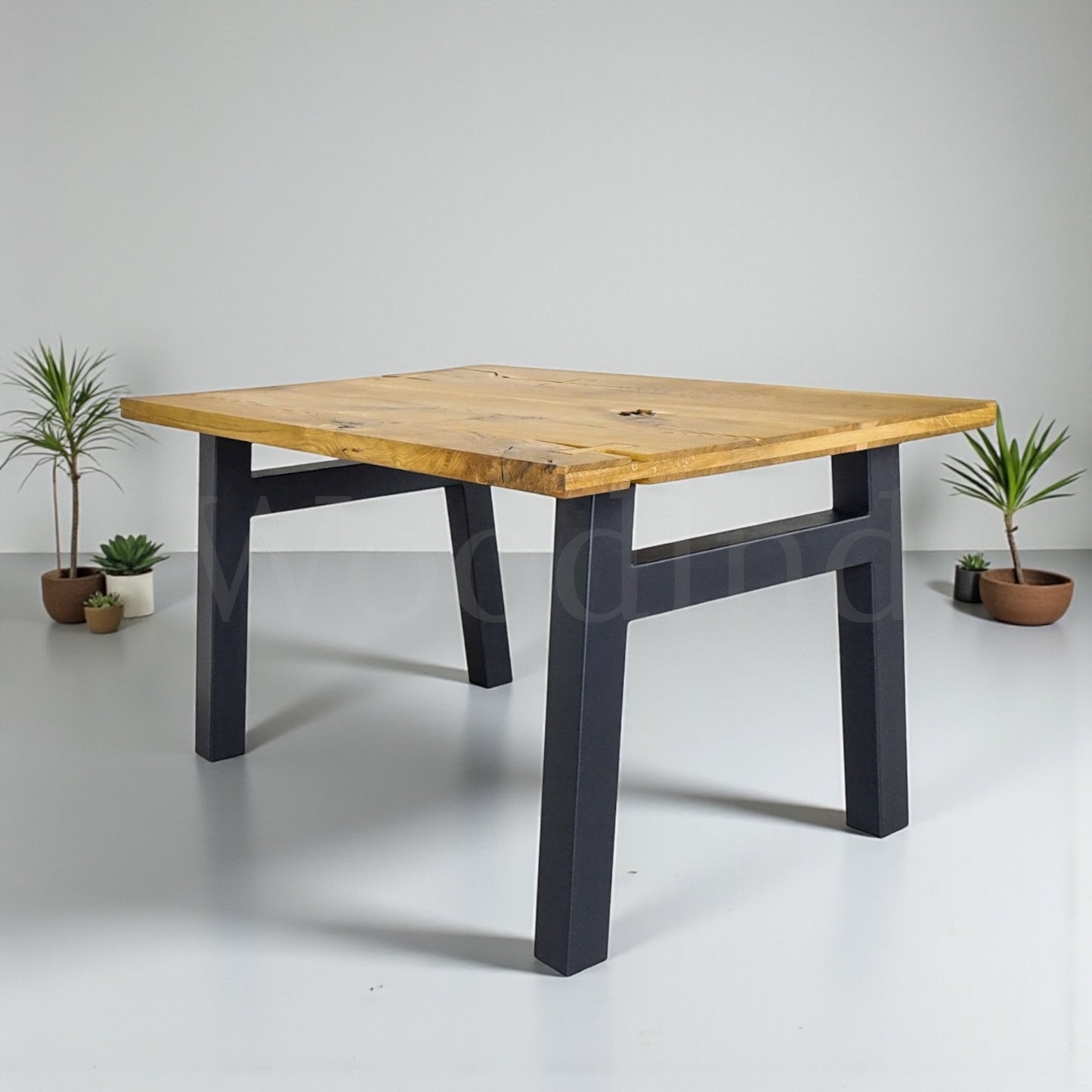 Table en chêne massif et pied en fer noir LUNA La fabrique du meuble