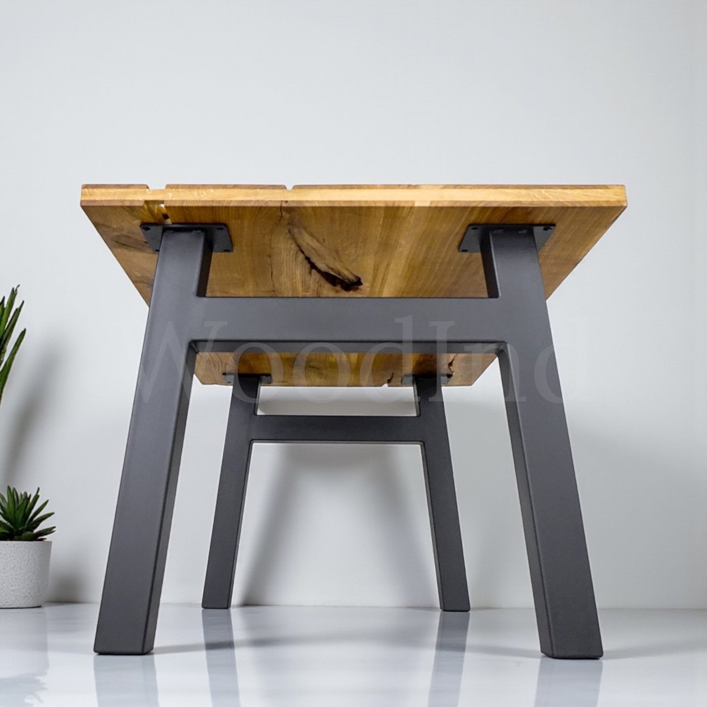 Table en chêne massif et pied en fer noir LUNA La fabrique du meuble