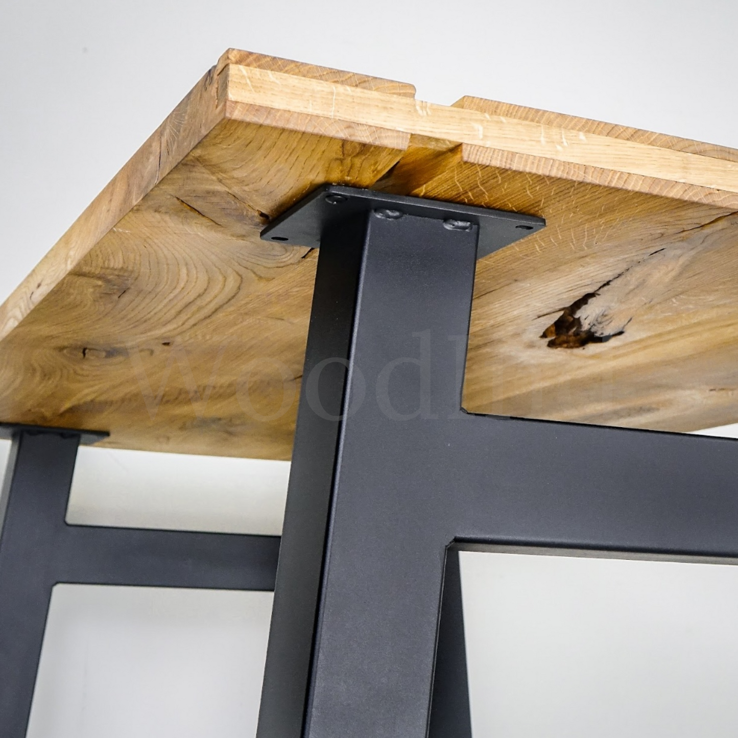 Table en chêne massif et pied en fer noir LUNA La fabrique du meuble