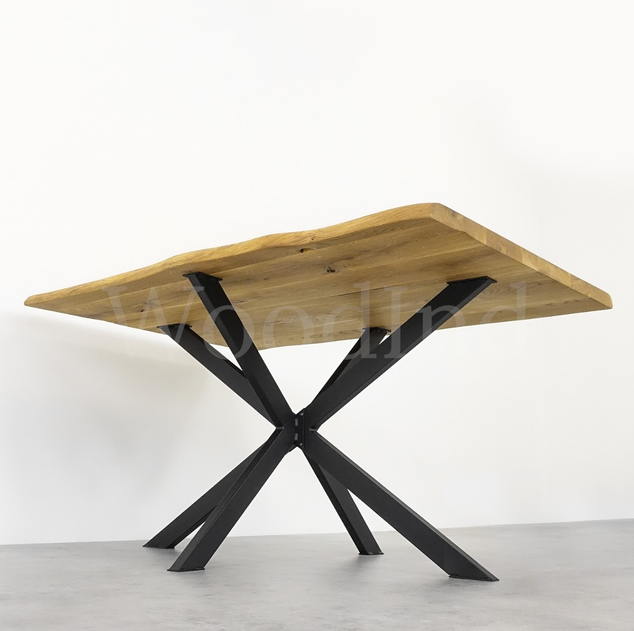 Table en chêne avec un pied centrale en fer noir - MILY La fabrique du meuble